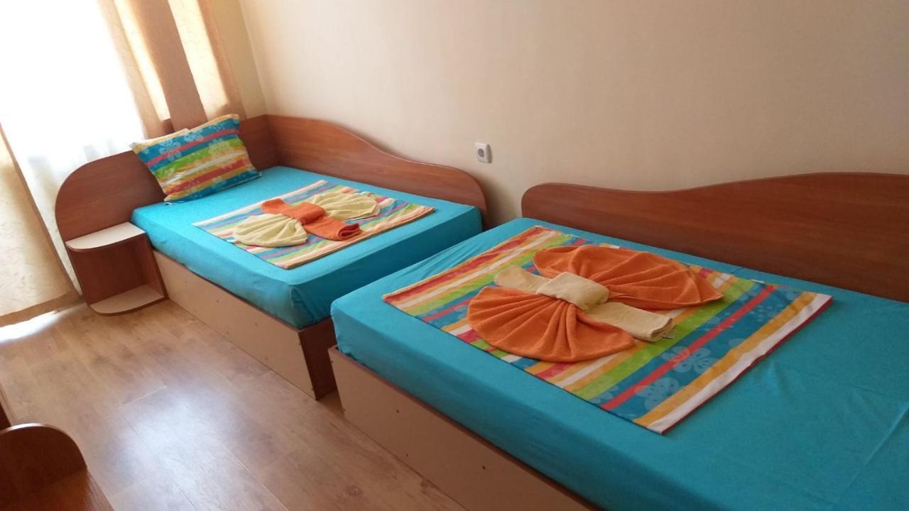 Ivanovi Guest House Primorsko Luaran gambar