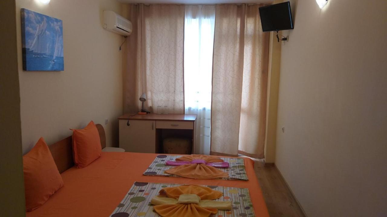 Ivanovi Guest House Primorsko Luaran gambar