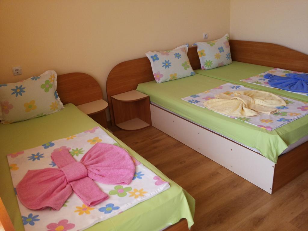 Ivanovi Guest House Primorsko Bilik gambar