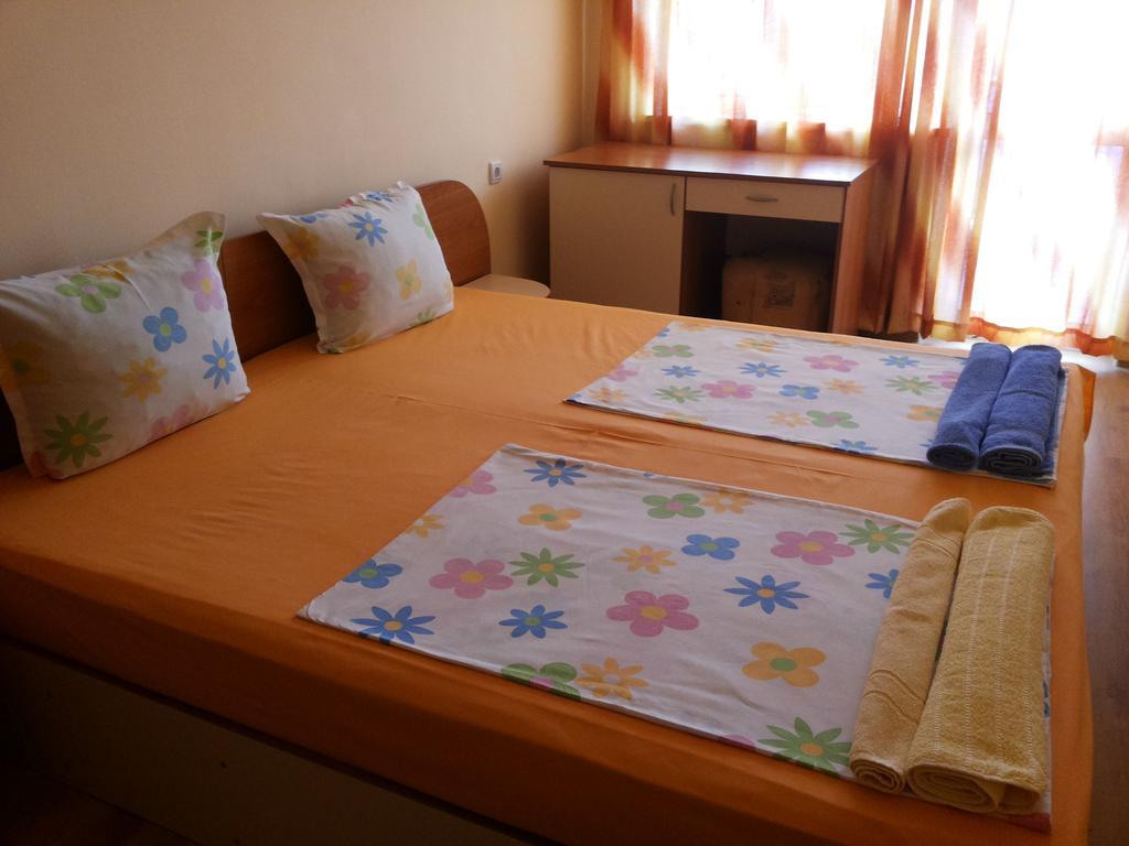Ivanovi Guest House Primorsko Bilik gambar