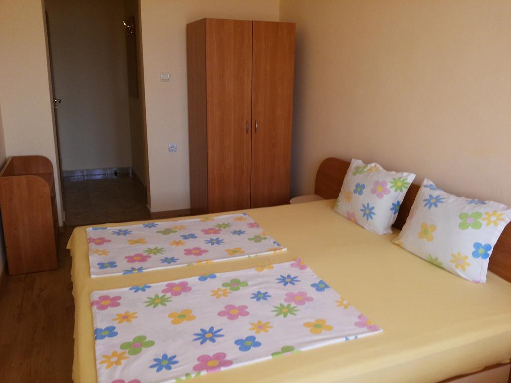Ivanovi Guest House Primorsko Bilik gambar