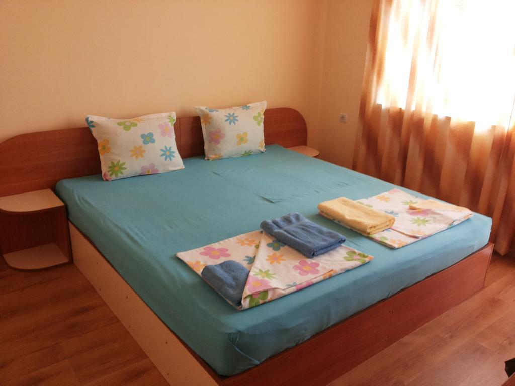 Ivanovi Guest House Primorsko Bilik gambar