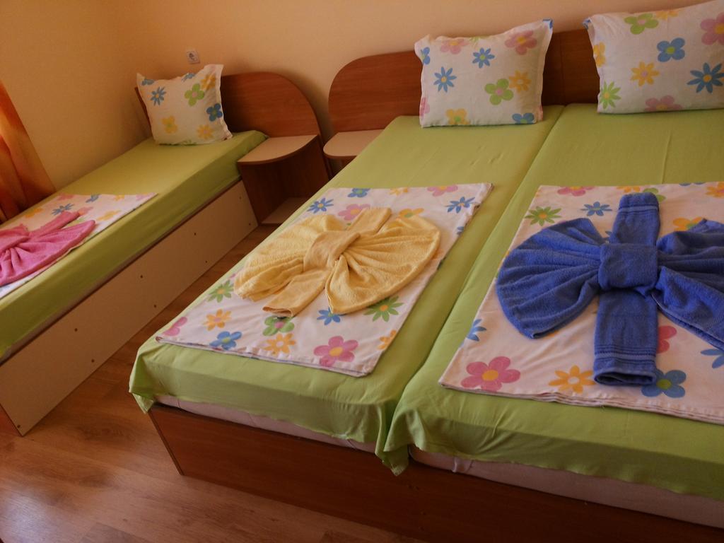 Ivanovi Guest House Primorsko Bilik gambar