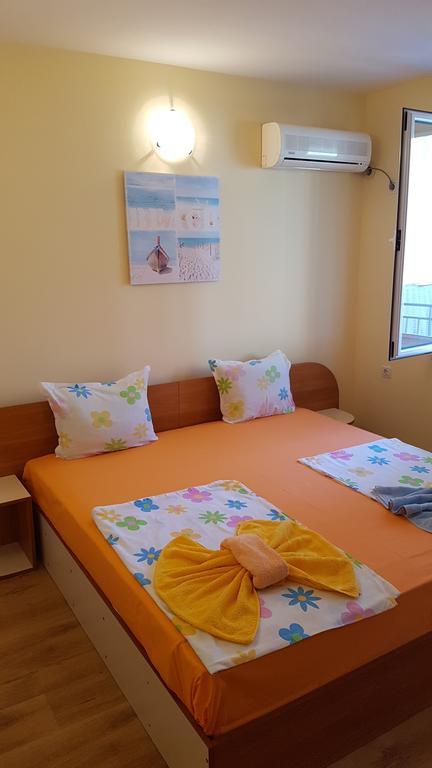 Ivanovi Guest House Primorsko Luaran gambar
